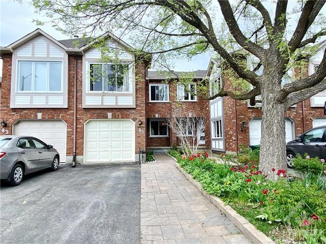 85 Hunterswood Crescent, Townhouse with 3 bedrooms, 4 bathrooms and 1 parking in Ottawa ON | Card Image