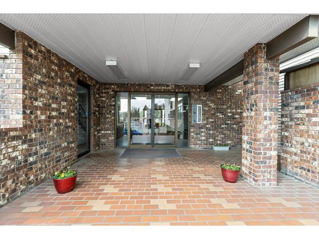 209 - 33369 Old Yale Road, Condo with 2 bedrooms, 1 bathrooms and 1 parking in Abbotsford BC | Image 5