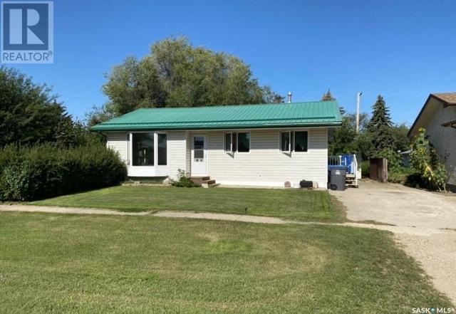 74 Main Street, House detached with 3 bedrooms, 2 bathrooms and null parking in Fillmore SK | Image 1