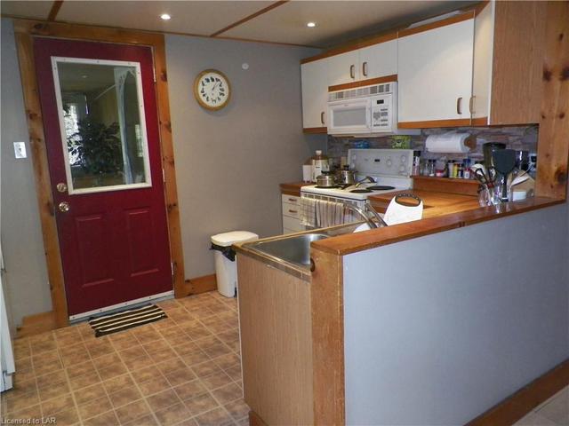 1034 Bonnie Lake Road, House detached with 3 bedrooms, 2 bathrooms and 5 parking in Bracebridge ON | Image 5