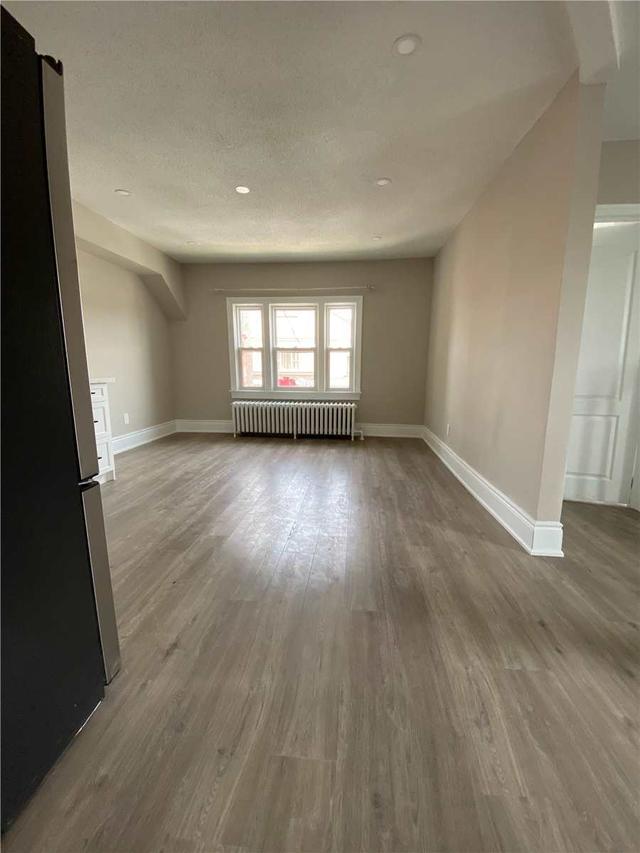 2nd fl - 521 Rogers Rd, House detached with 2 bedrooms, 1 bathrooms and 1 parking in Toronto ON | Image 4