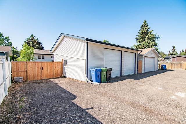 8 Neal Close, House detached with 3 bedrooms, 2 bathrooms and 3 parking in Red Deer AB | Image 36