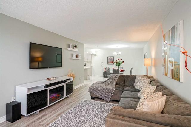 114 - 390 Dixon Rd, Condo with 3 bedrooms, 2 bathrooms and 1 parking in Toronto ON | Image 7