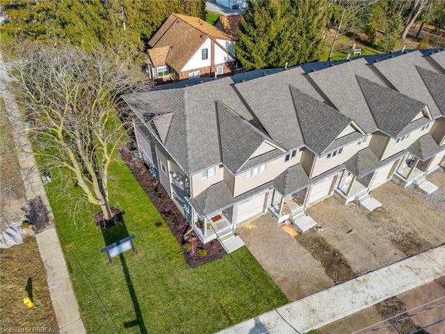 121 Birkett Lane, House attached with 3 bedrooms, 1 bathrooms and 1 parking in Brantford ON | Image 27