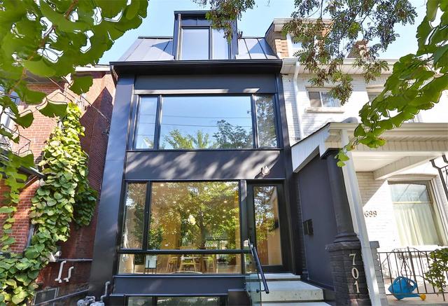 701 Shaw St, House semidetached with 4 bedrooms, 5 bathrooms and 2 parking in Toronto ON | Image 1