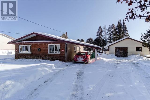 3924 Harold Crescent, House detached with 4 bedrooms, 1 bathrooms and null parking in Greater Sudbury ON | Card Image