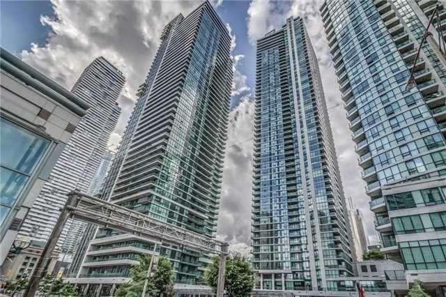 1904 - 33 Bay St, Condo with 2 bedrooms, 2 bathrooms and null parking in Toronto ON | Image 1