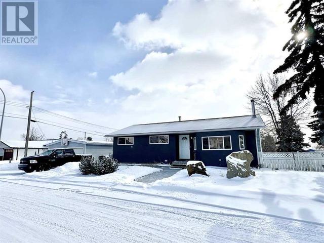 9239 107 Avenue, House detached with 4 bedrooms, 2 bathrooms and 4 parking in Grande Prairie AB | Image 1