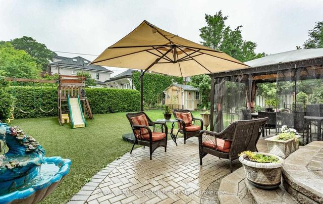 2 Hillcrest Dr, House detached with 3 bedrooms, 2 bathrooms and 2 parking in Toronto ON | Image 11
