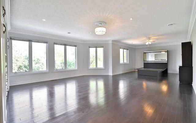 5403 Roanoke Crt, House detached with 5 bedrooms, 5 bathrooms and 9 parking in Mississauga ON | Image 9
