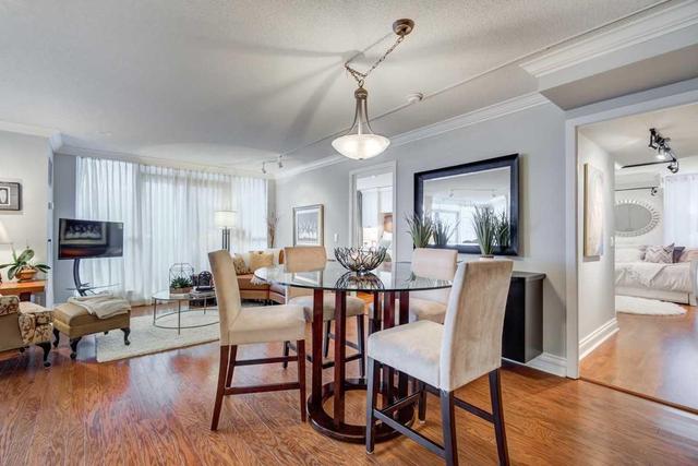 412 - 208 Queens Quay W, Condo with 2 bedrooms, 2 bathrooms and 2 parking in Toronto ON | Image 5