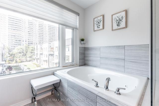 th87 - 15 Applewood Lane, Townhouse with 3 bedrooms, 3 bathrooms and 2 parking in Toronto ON | Image 14