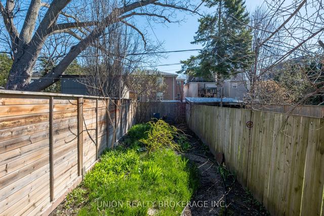 31a Hiawatha Rd, House semidetached with 2 bedrooms, 2 bathrooms and 0 parking in Toronto ON | Image 26