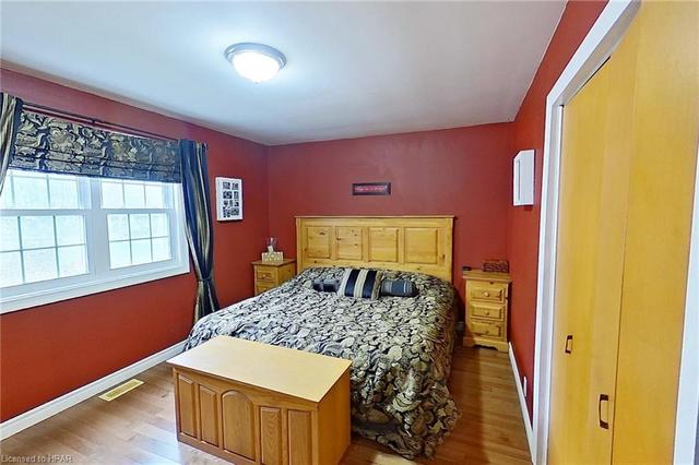 202 Mary Street, House detached with 3 bedrooms, 2 bathrooms and 4 parking in Central Huron ON | Image 3