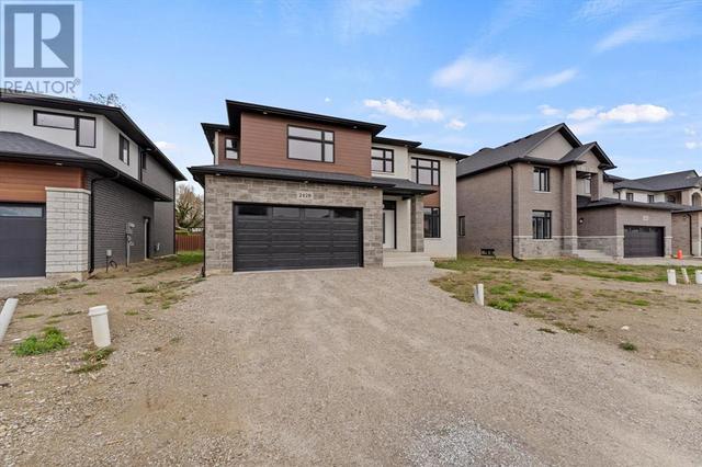 2428 Roxborough, House detached with 5 bedrooms, 4 bathrooms and null parking in Windsor ON | Image 3