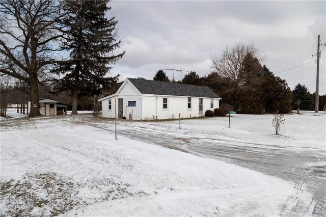 3213 Hwy 3 Highway, House detached with 2 bedrooms, 1 bathrooms and 2 parking in Norfolk County ON | Image 2