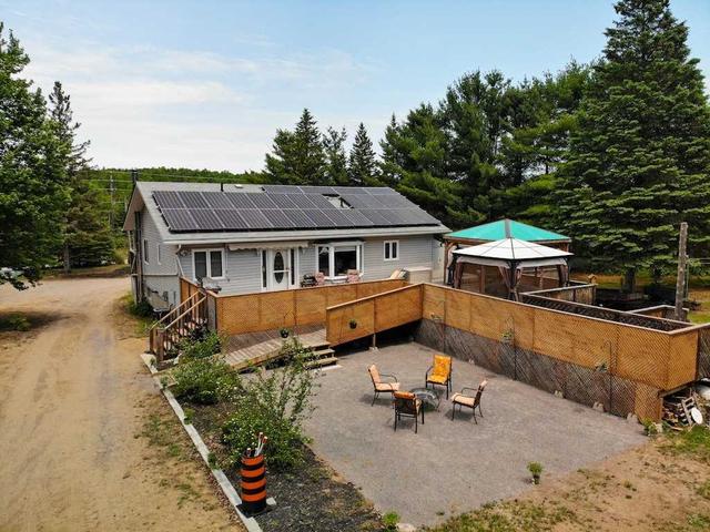 1881 Highway 127 Rd, House detached with 2 bedrooms, 1 bathrooms and 23 parking in Hastings Highlands ON | Image 32