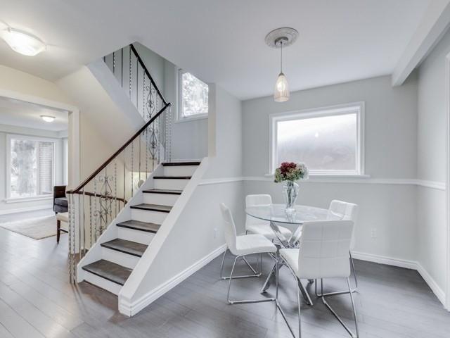 MnUppr - 208 Lake Prom, House detached with 4 bedrooms, 1 bathrooms and 2 parking in Toronto ON | Image 6