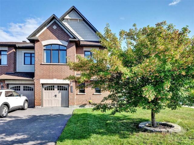 100 Calvington Avenue, Townhouse with 4 bedrooms, 3 bathrooms and 2 parking in Ottawa ON | Image 1