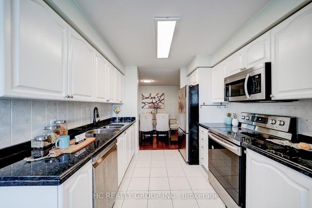 2807 - 18 Parkview Ave, Condo with 3 bedrooms, 2 bathrooms and 1 parking in Toronto ON | Image 3