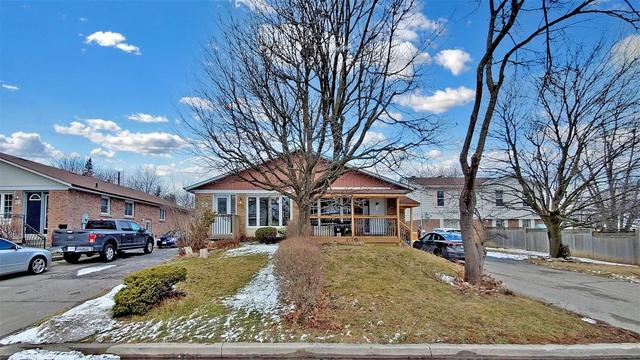 22 Lowry Sq, House semidetached with 3 bedrooms, 3 bathrooms and 3 parking in Toronto ON | Image 18