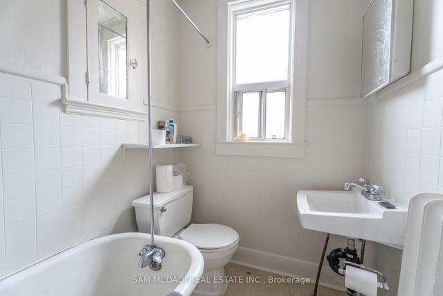 1218 Dufferin St, House detached with 5 bedrooms, 6 bathrooms and 2 parking in Toronto ON | Image 15
