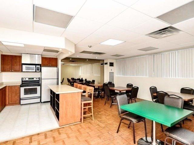 208 - 3700 Kaneff Cres, Condo with 2 bedrooms, 2 bathrooms and 2 parking in Mississauga ON | Image 6