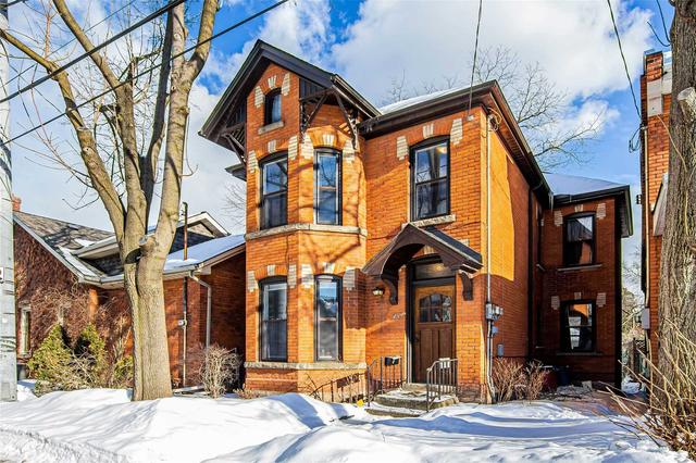 215 Queen St S, House detached with 2 bedrooms, 2 bathrooms and 3 parking in Hamilton ON | Image 1