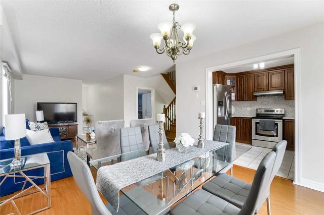 95 Farthingale Cres, House detached with 4 bedrooms, 4 bathrooms and 6 parking in Brampton ON | Image 3