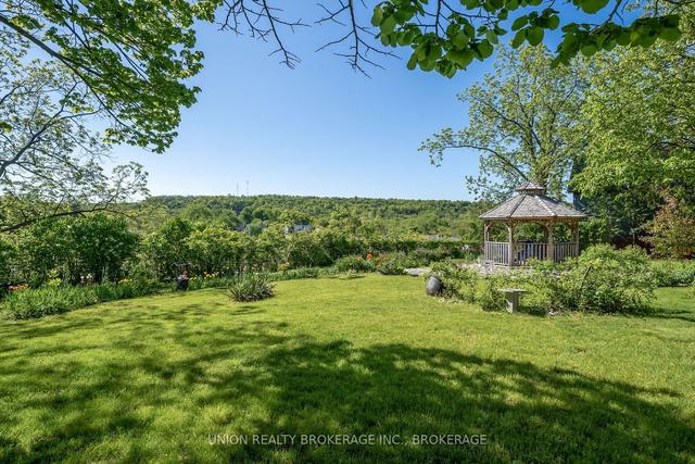 346 Main St, House detached with 6 bedrooms, 4 bathrooms and 10 parking in Prince Edward County ON | Image 31