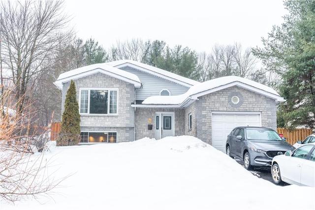 1294 Victoria Street, House detached with 3 bedrooms, 2 bathrooms and 3 parking in Petawawa ON | Image 1