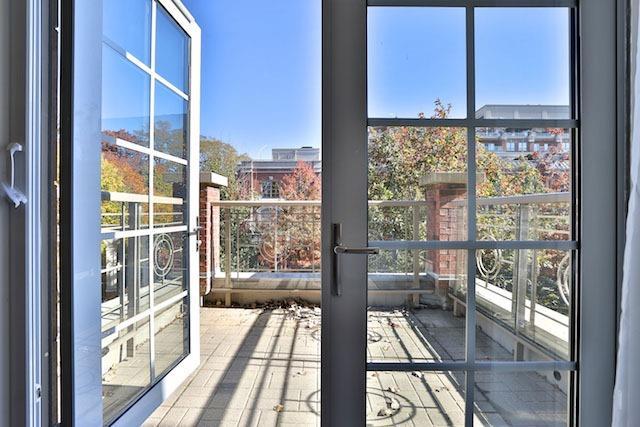 th 17 - 20 Burkebrook Pl, Condo with 3 bedrooms, 4 bathrooms and 2 parking in Toronto ON | Image 17