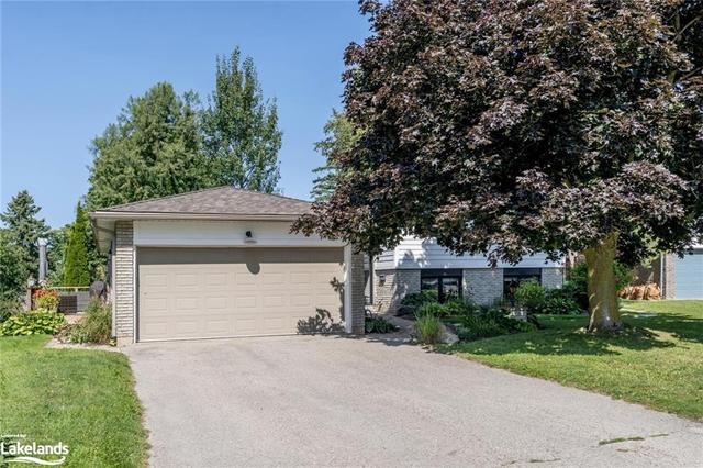 15 Fairview Place, House detached with 5 bedrooms, 3 bathrooms and 5 parking in Orangeville ON | Image 1