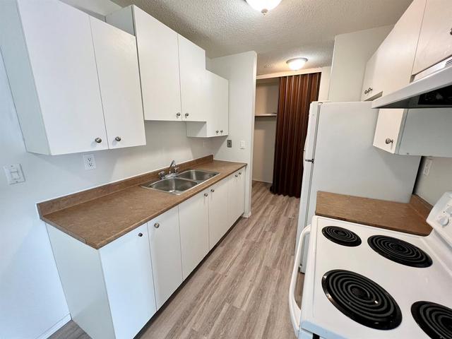 304 - 4904 54 Street, Condo with 2 bedrooms, 1 bathrooms and 1 parking in Red Deer County AB | Card Image