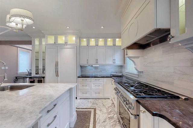 2221 Dixie Rd, House detached with 6 bedrooms, 8 bathrooms and 10 parking in Mississauga ON | Image 6