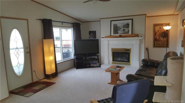7822 97 Avenue, Home with 3 bedrooms, 2 bathrooms and 2 parking in Peace River AB | Image 5