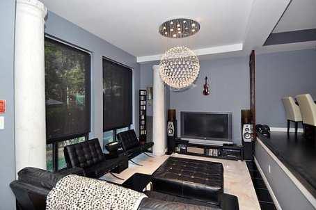 th80 - 86 Gloucester St, Townhouse with 1 bedrooms, 2 bathrooms and 1 parking in Toronto ON | Image 1
