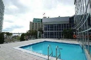 lph1 - 208 Queens Quay W, Condo with 2 bedrooms, 2 bathrooms and 1 parking in Toronto ON | Image 4