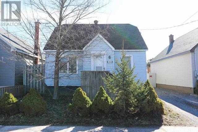 306 Pine St, House detached with 2 bedrooms, 2 bathrooms and null parking in Sault Ste. Marie ON | Image 1