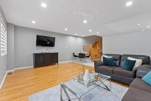 18 Oliti Crt, House semidetached with 3 bedrooms, 4 bathrooms and 3 parking in Toronto ON | Image 11
