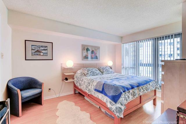 1101 - 10 Queens Quay W, Condo with 1 bedrooms, 2 bathrooms and 1 parking in Toronto ON | Image 3