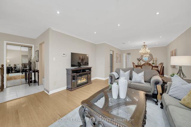 9 Slane Crt, House semidetached with 3 bedrooms, 2 bathrooms and 4 parking in Toronto ON | Image 38