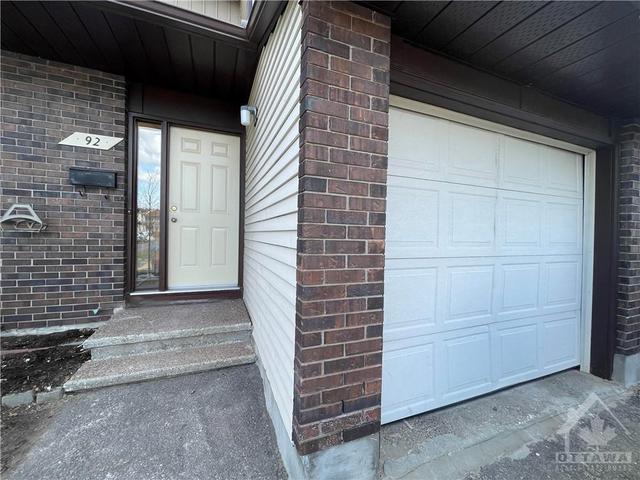 92 Irma Private, Townhouse with 3 bedrooms, 2 bathrooms and 2 parking in Ottawa ON | Image 2