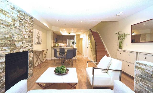 Th 18 - 208 Niagara St, Townhouse with 2 bedrooms, 2 bathrooms and 1 parking in Toronto ON | Image 2