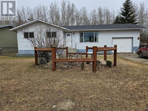 4304 47 Avenue Ne, House detached with 4 bedrooms, 2 bathrooms and 1 parking in Chetwynd BC | Card Image