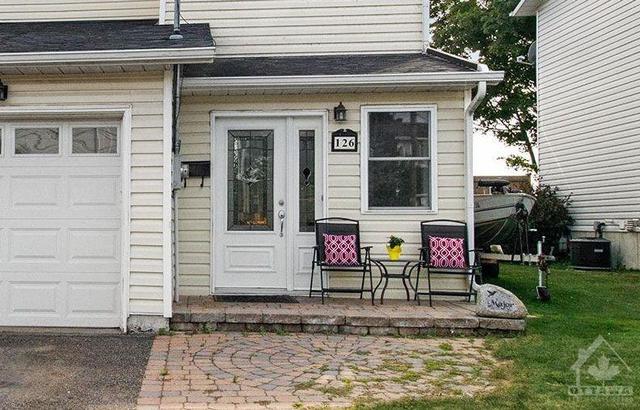 126 Dunham Street, Home with 2 bedrooms, 2 bathrooms and 2 parking in Carleton Place ON | Image 2