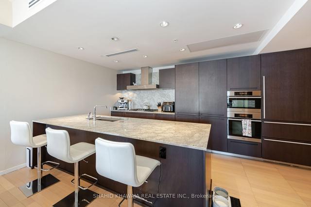 3807 - 180 University Ave, Condo with 2 bedrooms, 3 bathrooms and 1 parking in Toronto ON | Image 32