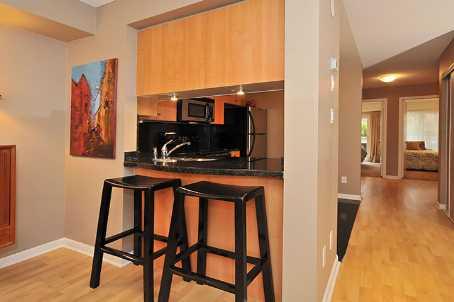 832 - 12 Laidlaw St, Townhouse with 2 bedrooms, 1 bathrooms and 1 parking in Toronto ON | Image 5