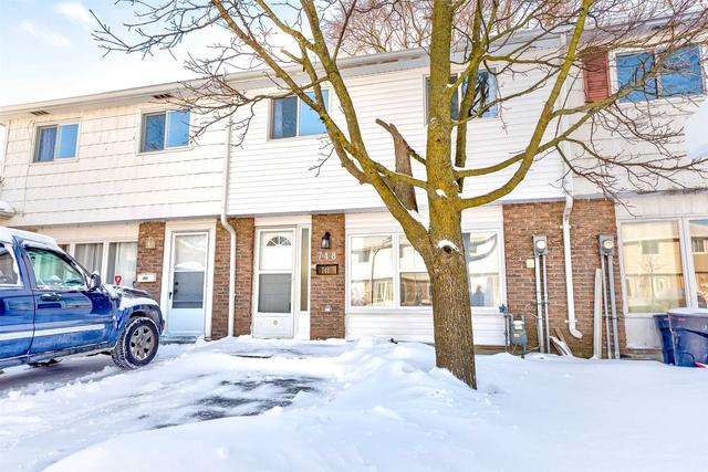 748 Parkview Cres, House attached with 3 bedrooms, 2 bathrooms and 1 parking in Cambridge ON | Image 12
