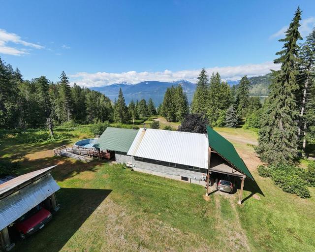 589 Sagacious Road, House detached with 2 bedrooms, 1 bathrooms and null parking in Columbia Shuswap B BC | Image 22
